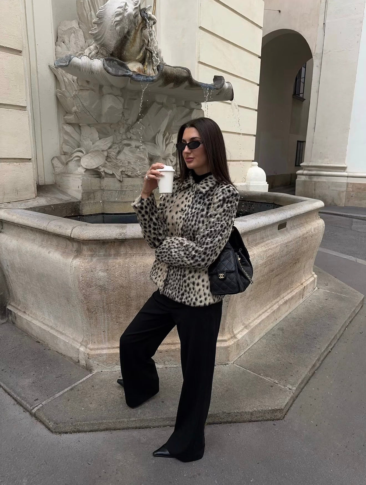 Cappotto in Pelliccia Sintetica con Stampa Leopardo e Revers