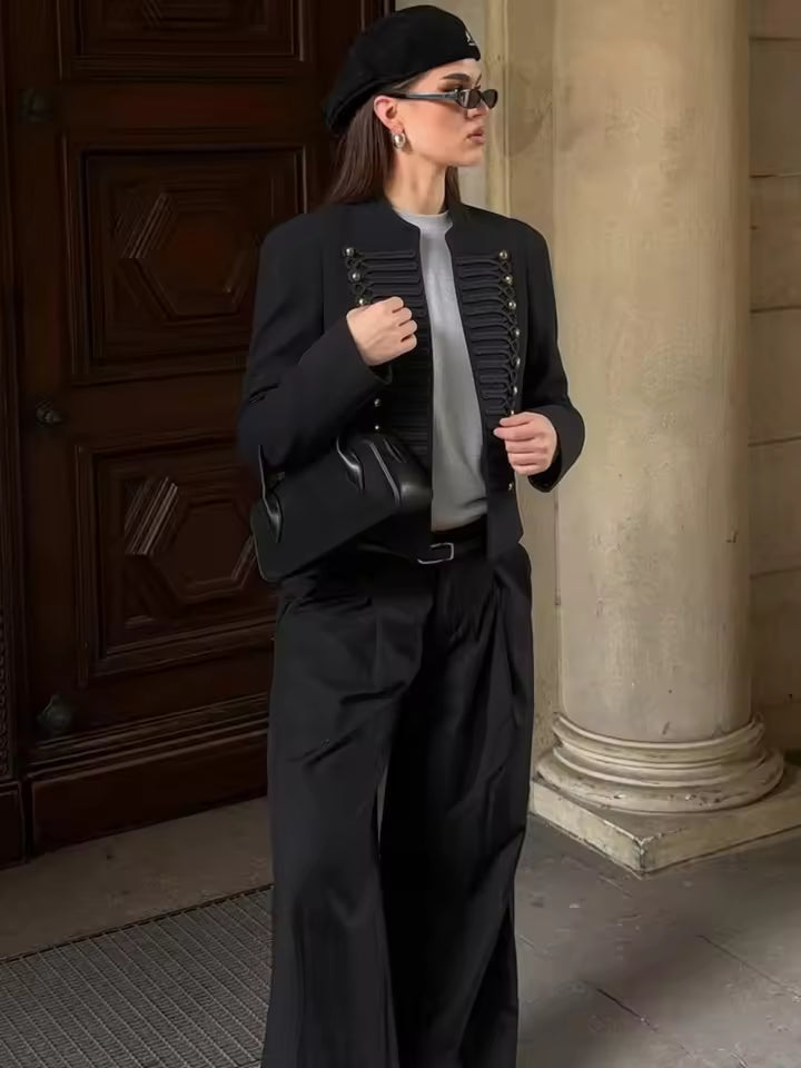 Militärisch inspirierte Kunstleder‑Napoleonjacke