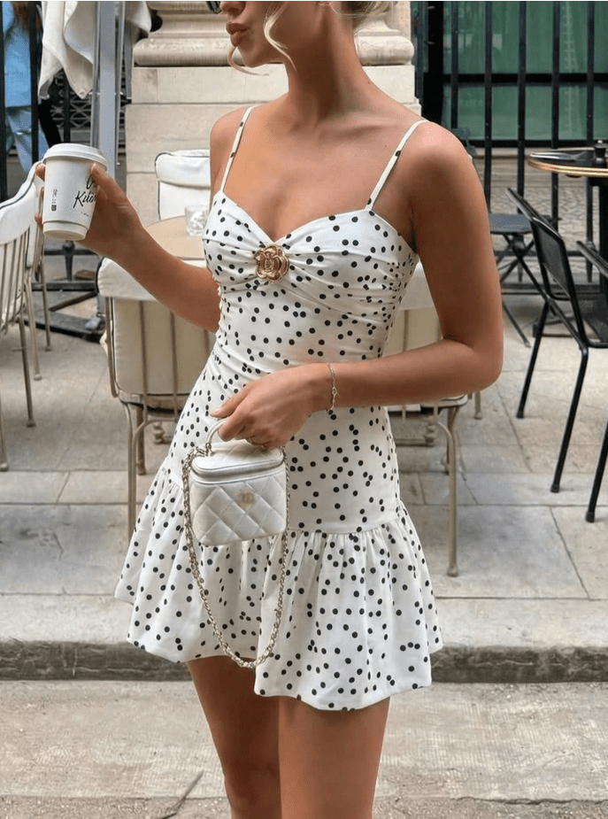 Evelyn – Spaghetti-Träger Tupfen Mini-Kleid