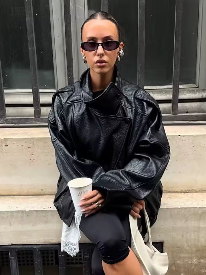Asymmetrische Jacke mit Knopf und Tasche