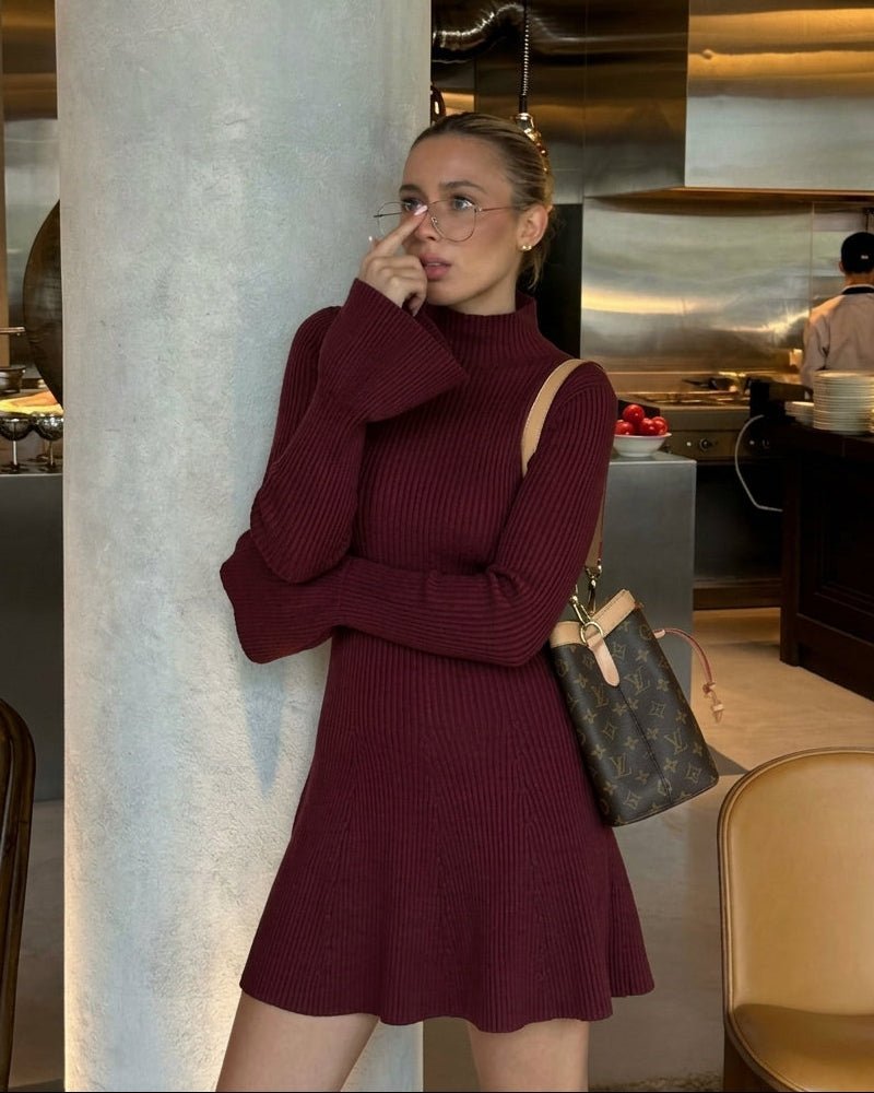 Glockenärmel-Strickkleid aus Rippstrick