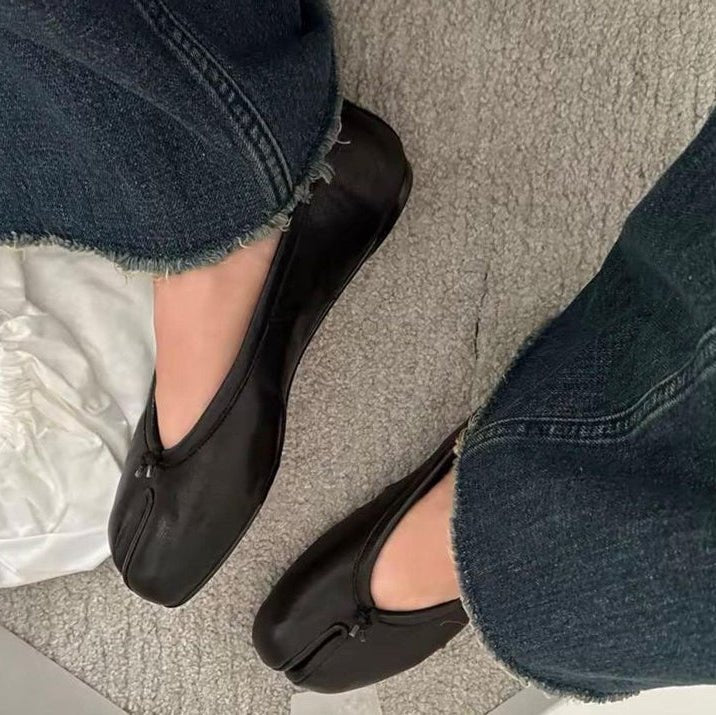 Adelisa – Schleifen-Front Split-Toe Ballerinas