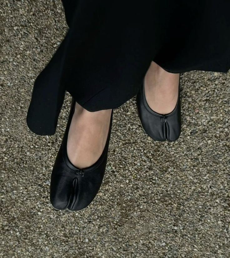 Adelisa – Schleifen-Front Split-Toe Ballerinas