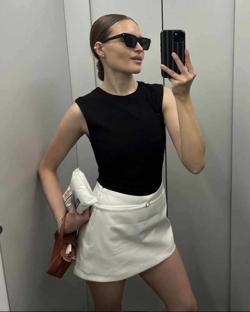 Lässiger Skort mit seitlichem Reißverschluss und Gürtel