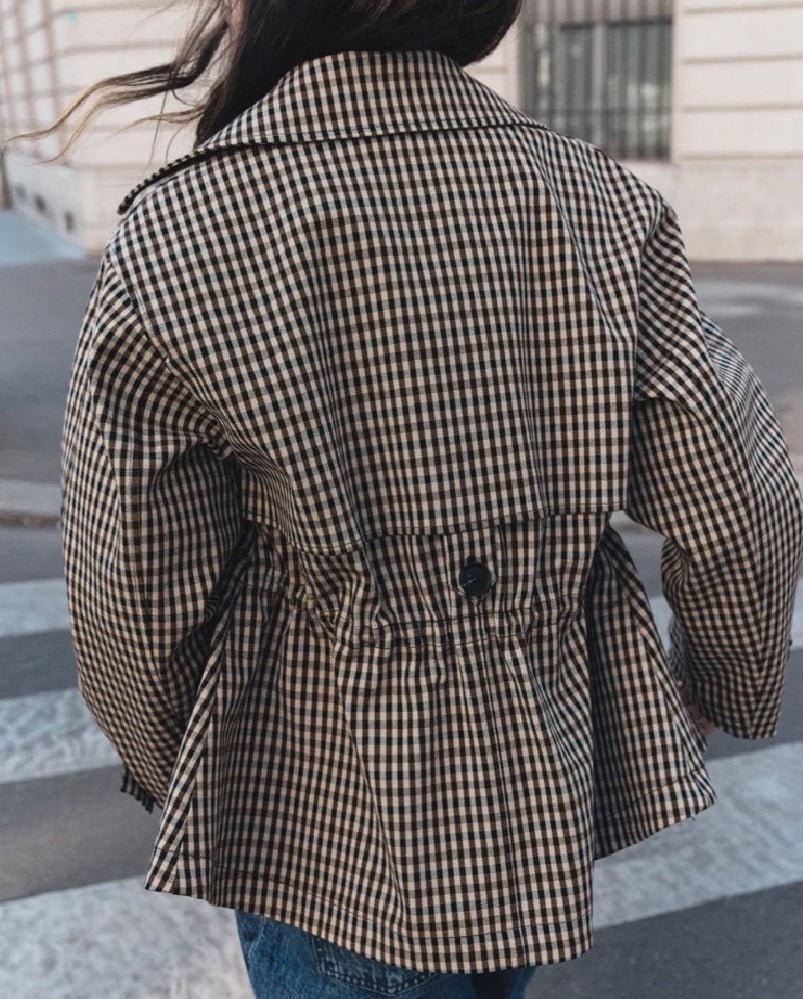 Klassischer kurzer Trenchcoat aus Vichykaro mit Kordelzug