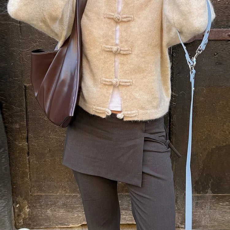Klassische Strickjacke mit Knebelknöpfen