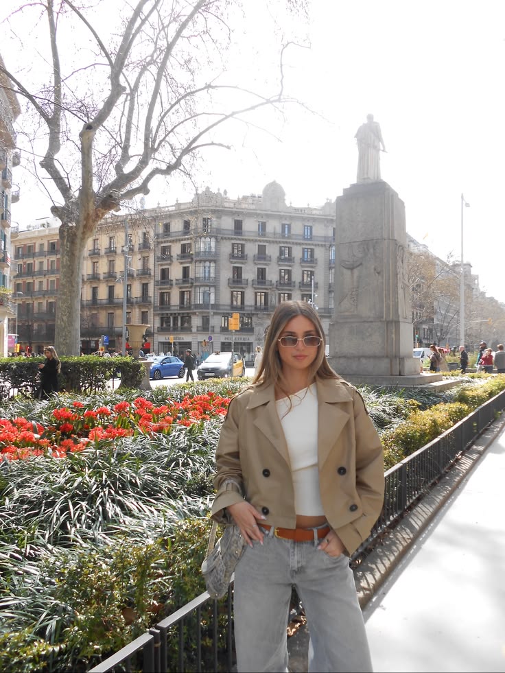 OLANE Cropped Double Breasted Trench Coat BeigeSCoat
