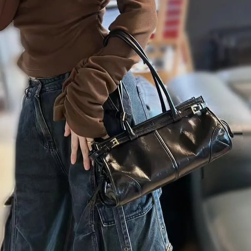 Edelle – Kunstleder-Schultertasche mit Gürtel-Detail