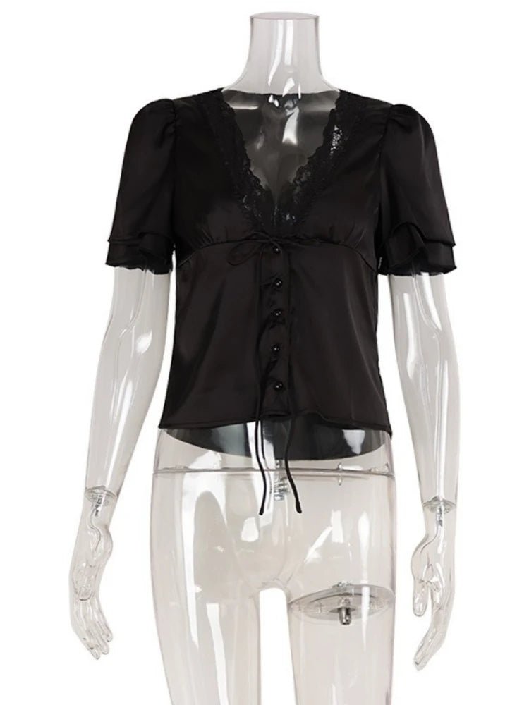 Mia – Satinbluse mit Spitzenbesatz