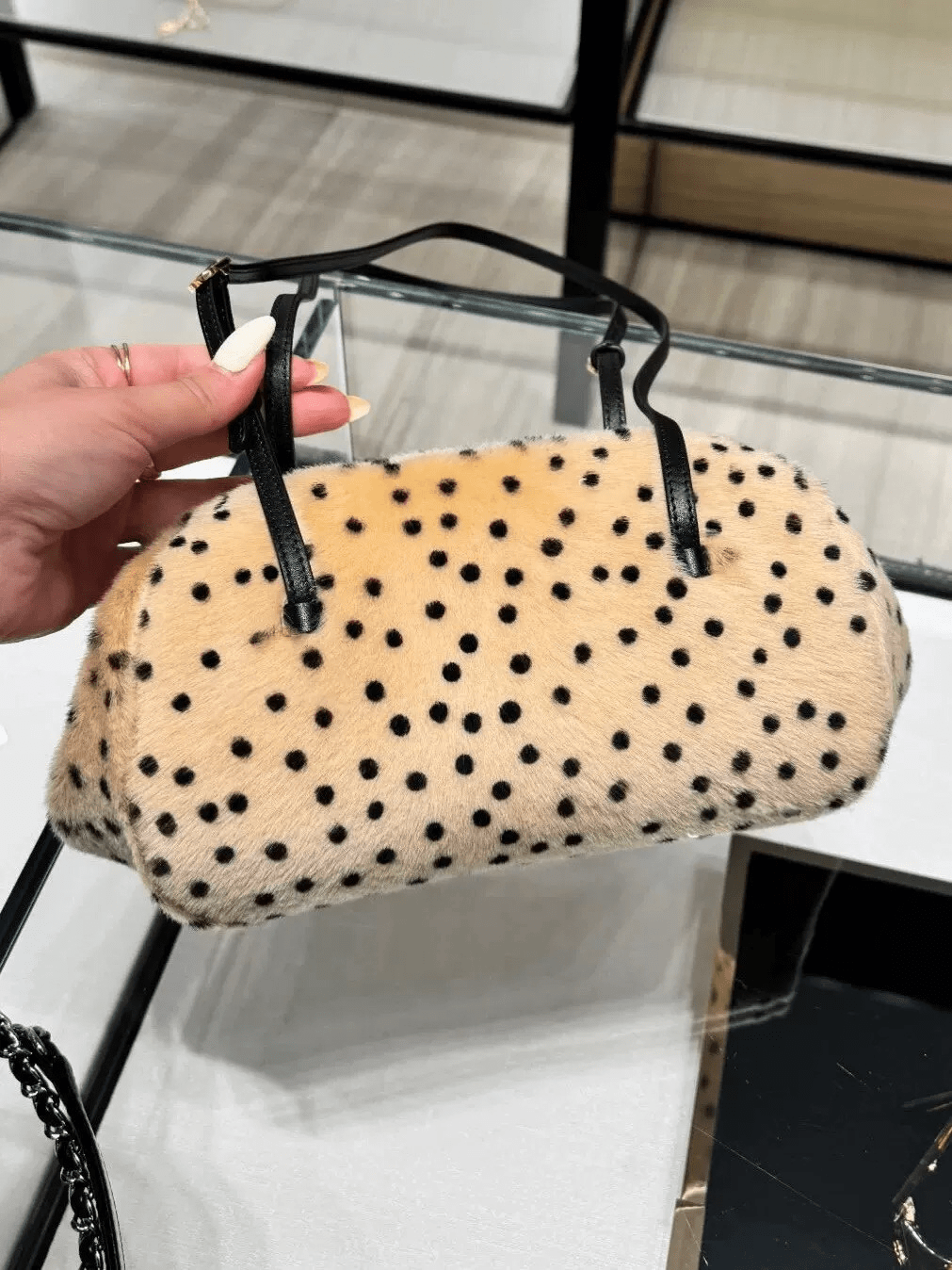 Kunstpelz-Schultertasche mit Gepardenmuster