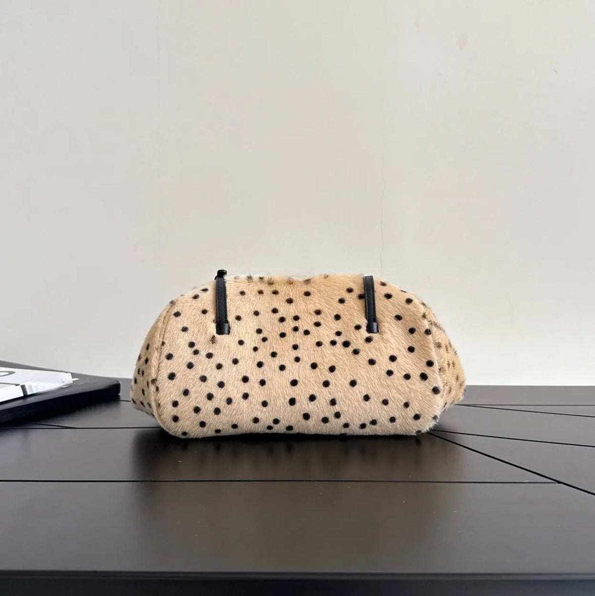 Kunstpelz-Schultertasche mit Gepardenmuster