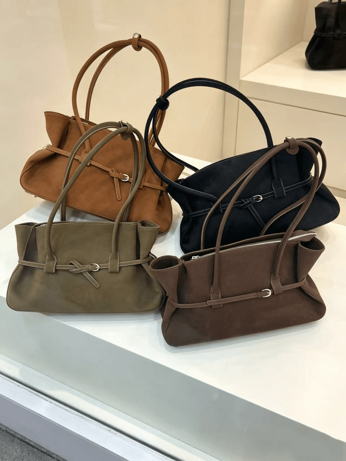 Tote Bag aus Wildlederimitat mit Gürteldetail
