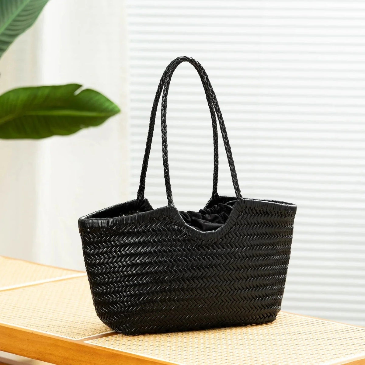 Anne – handgewebte Kunstledertasche von OLANE