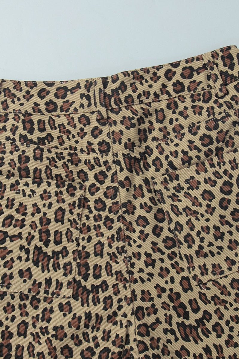 Leoprint knielange Shorts mit tiefer Taille