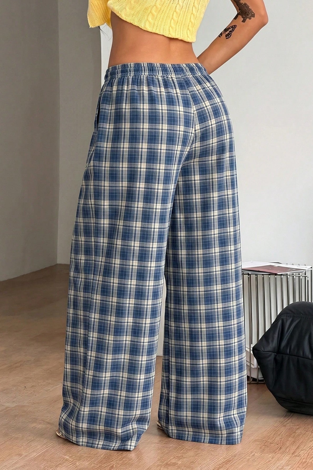 Weite karierte Hose mit Kordelzug