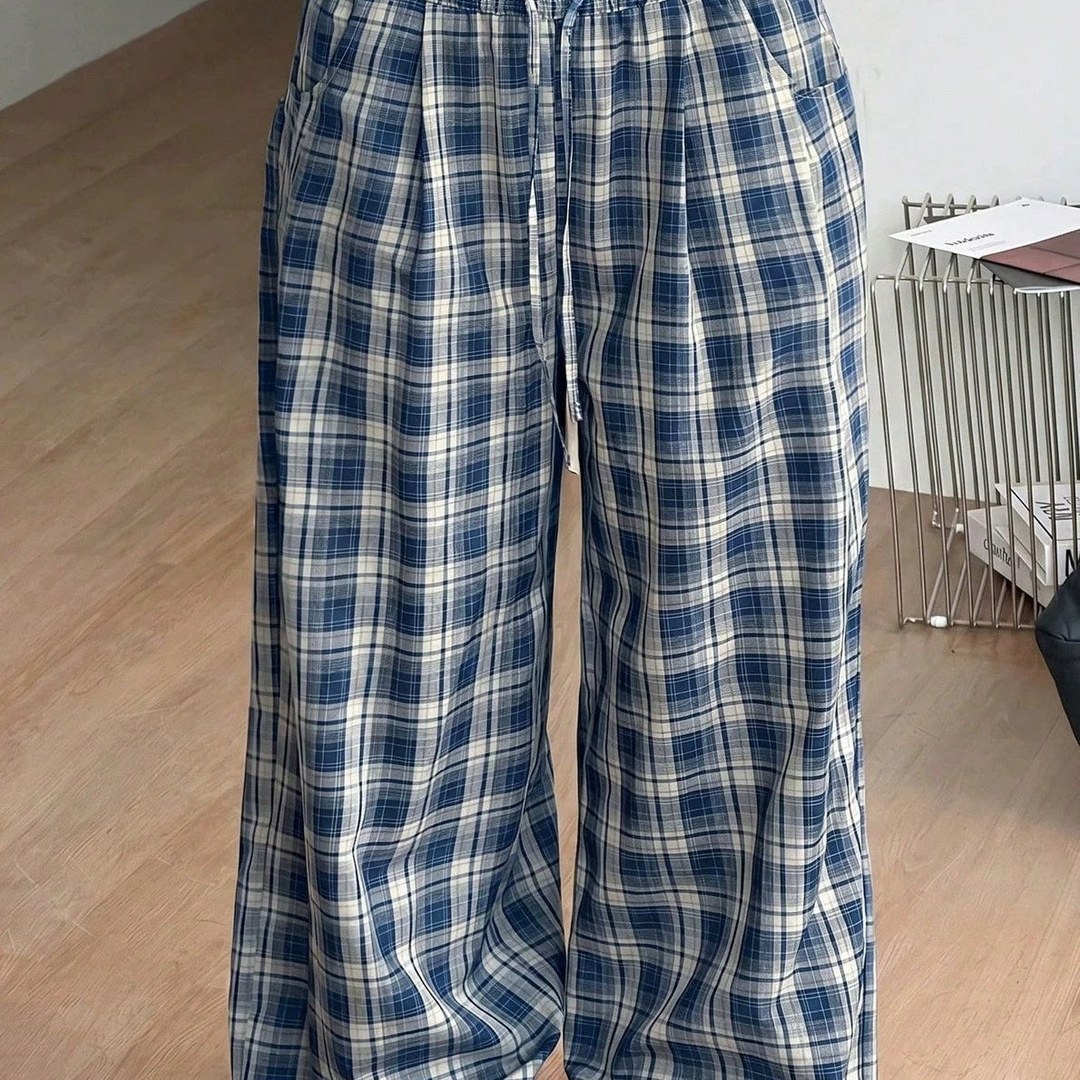 Weite karierte Hose mit Kordelzug
