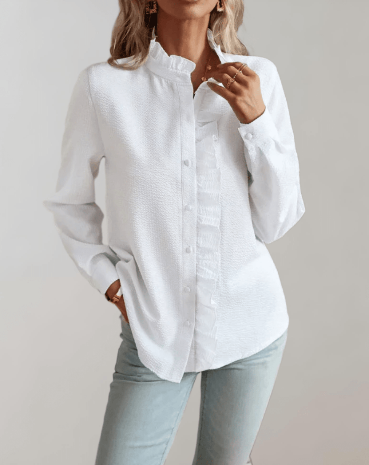 Agnieszka – Lockere Bluse mit Stehkragen und Rüschendetails