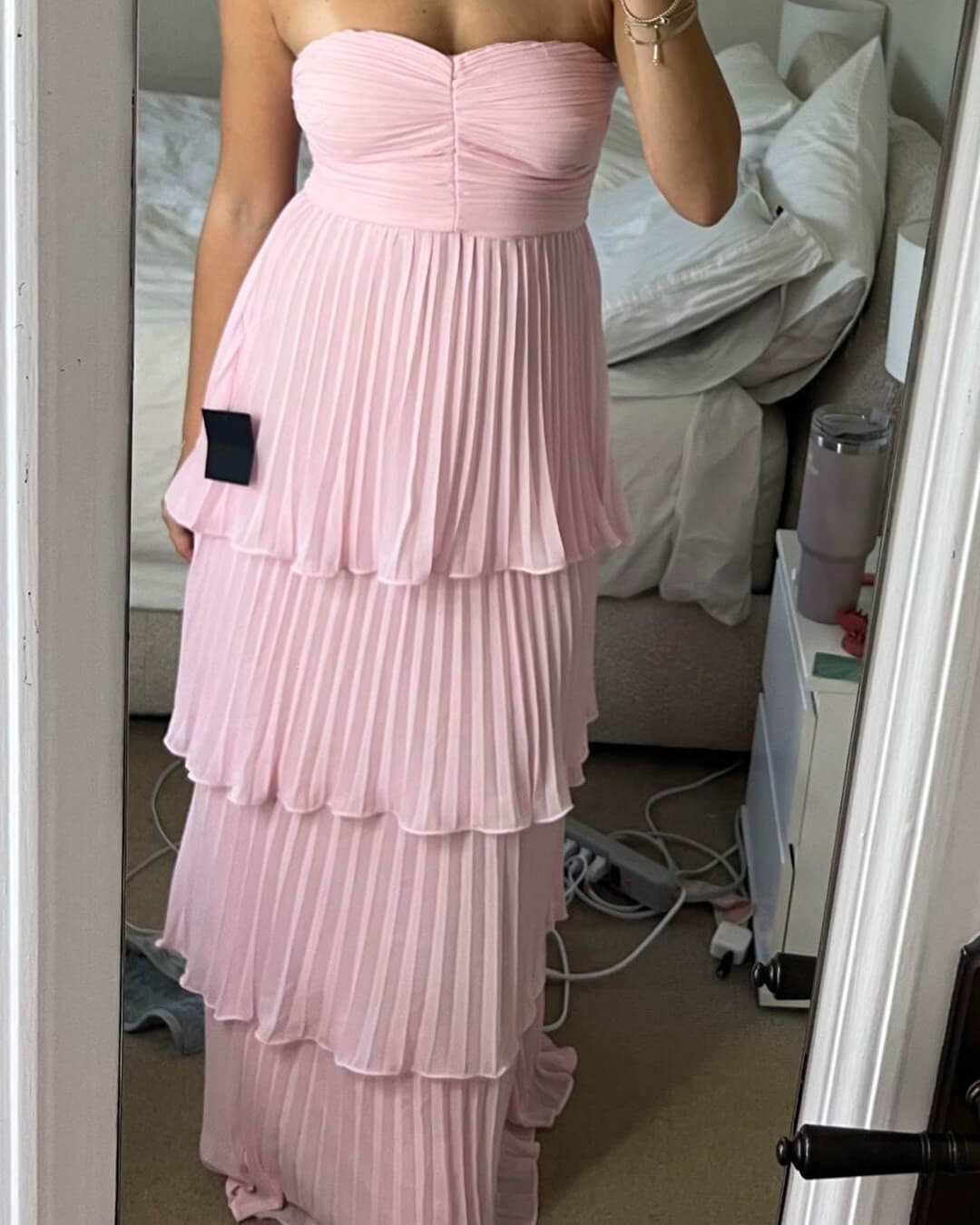 Carla – trägerloses, plissiertes, gestuftes Maxi-Kleid