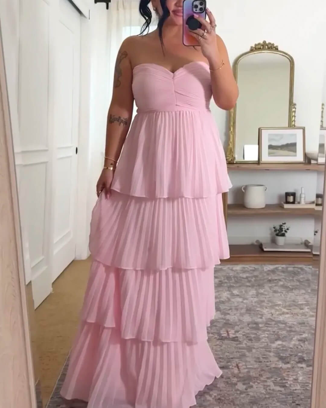 Carla – trägerloses, plissiertes, gestuftes Maxi-Kleid
