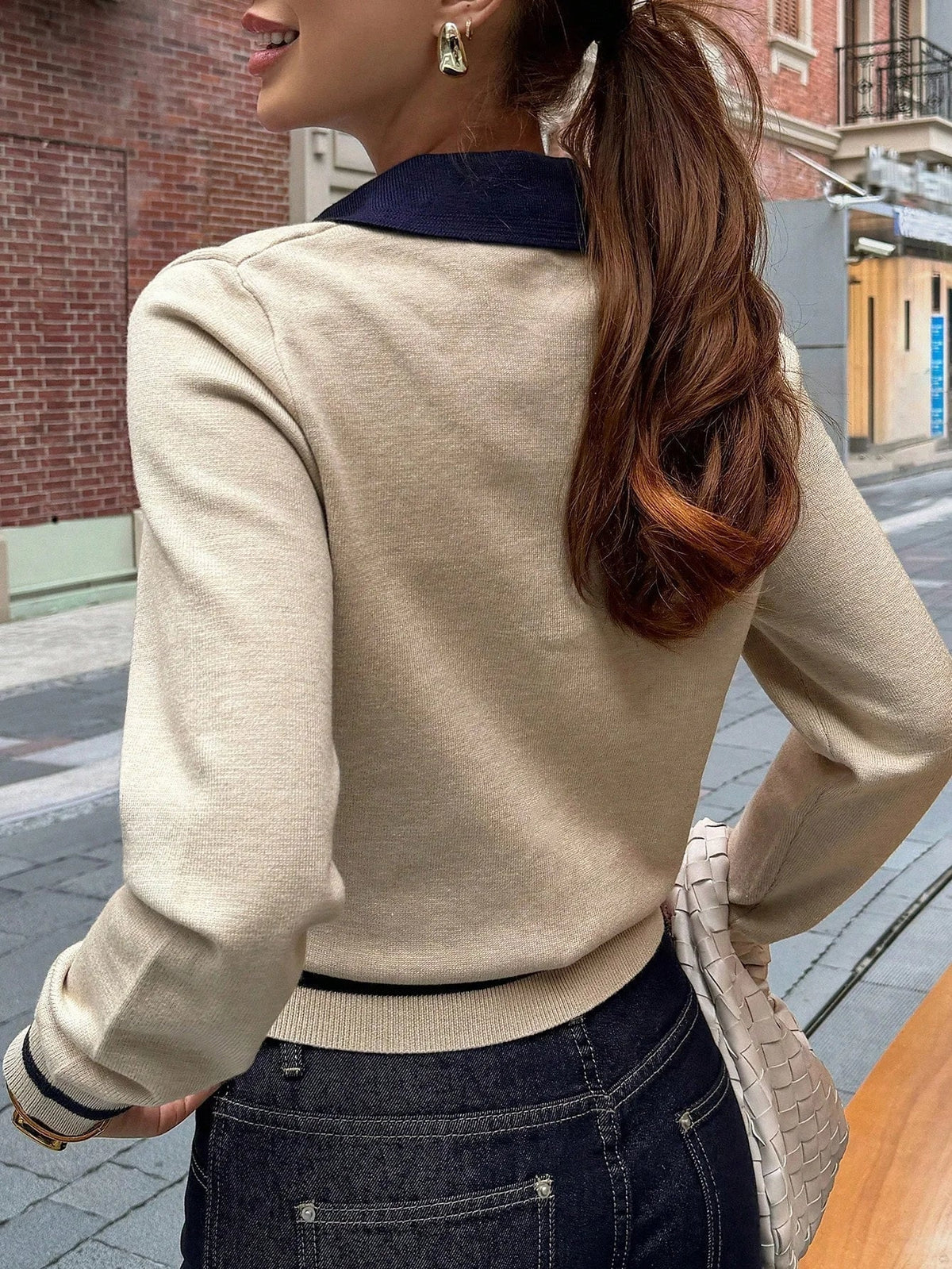 Stilvoller Strick-Polopullover mit Kontrastdetails