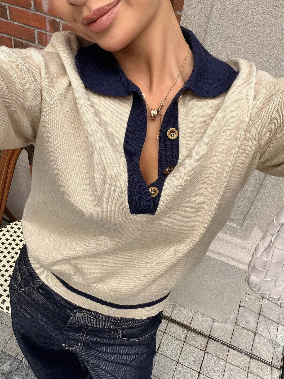 Stilvoller Strick-Polopullover mit Kontrastdetails