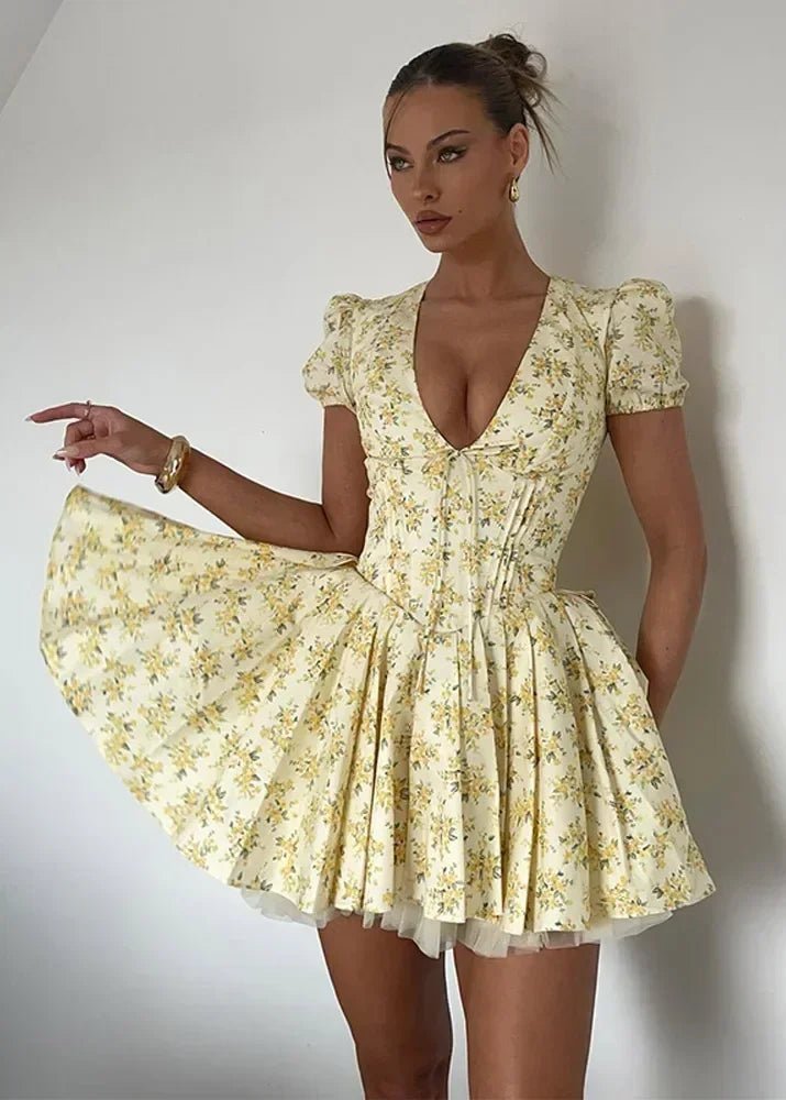 Linda – Plissiertes Minikleid mit V-Ausschnitt