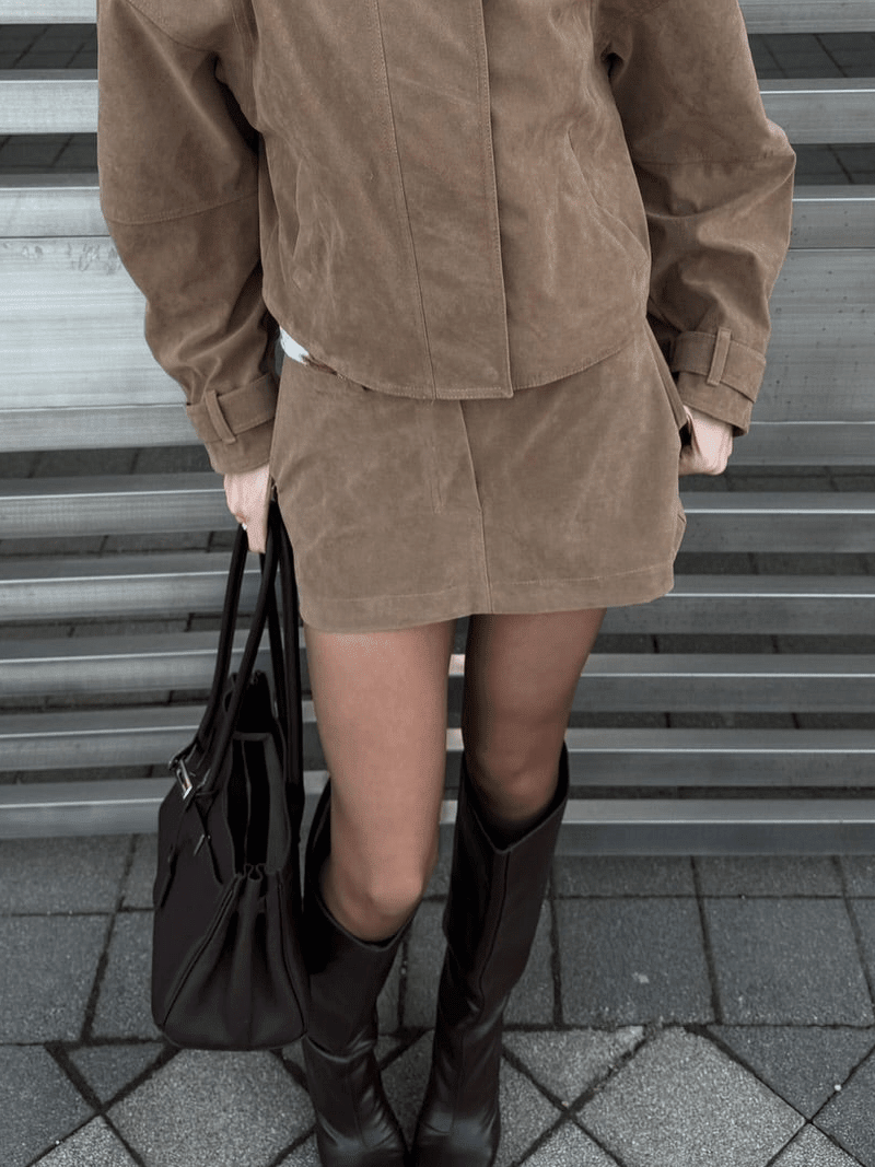 Set aus Kurzjacke in Wildlederoptik und Minirock