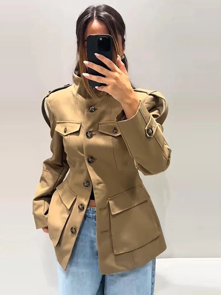 Taillierte Utility-Jacke mit Stehkragen