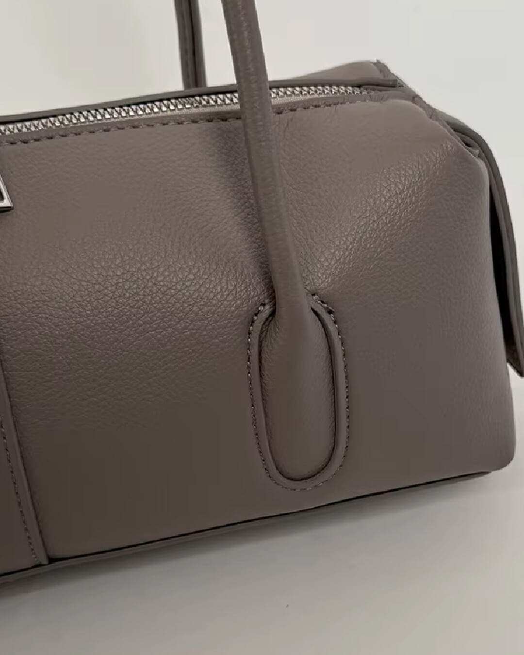 Zylindrische Kunstleder-Schultertasche im Vintage-Stil