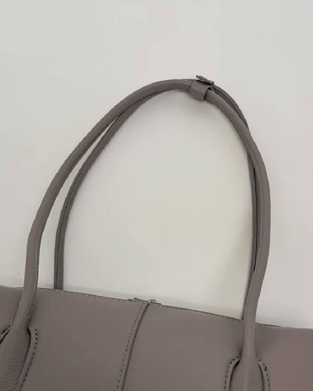 Zylindrische Kunstleder-Schultertasche im Vintage-Stil
