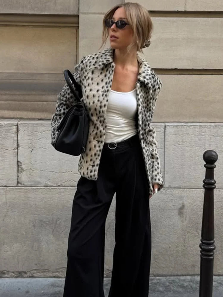 Cappotto in Pelliccia Sintetica con Stampa Leopardo e Revers