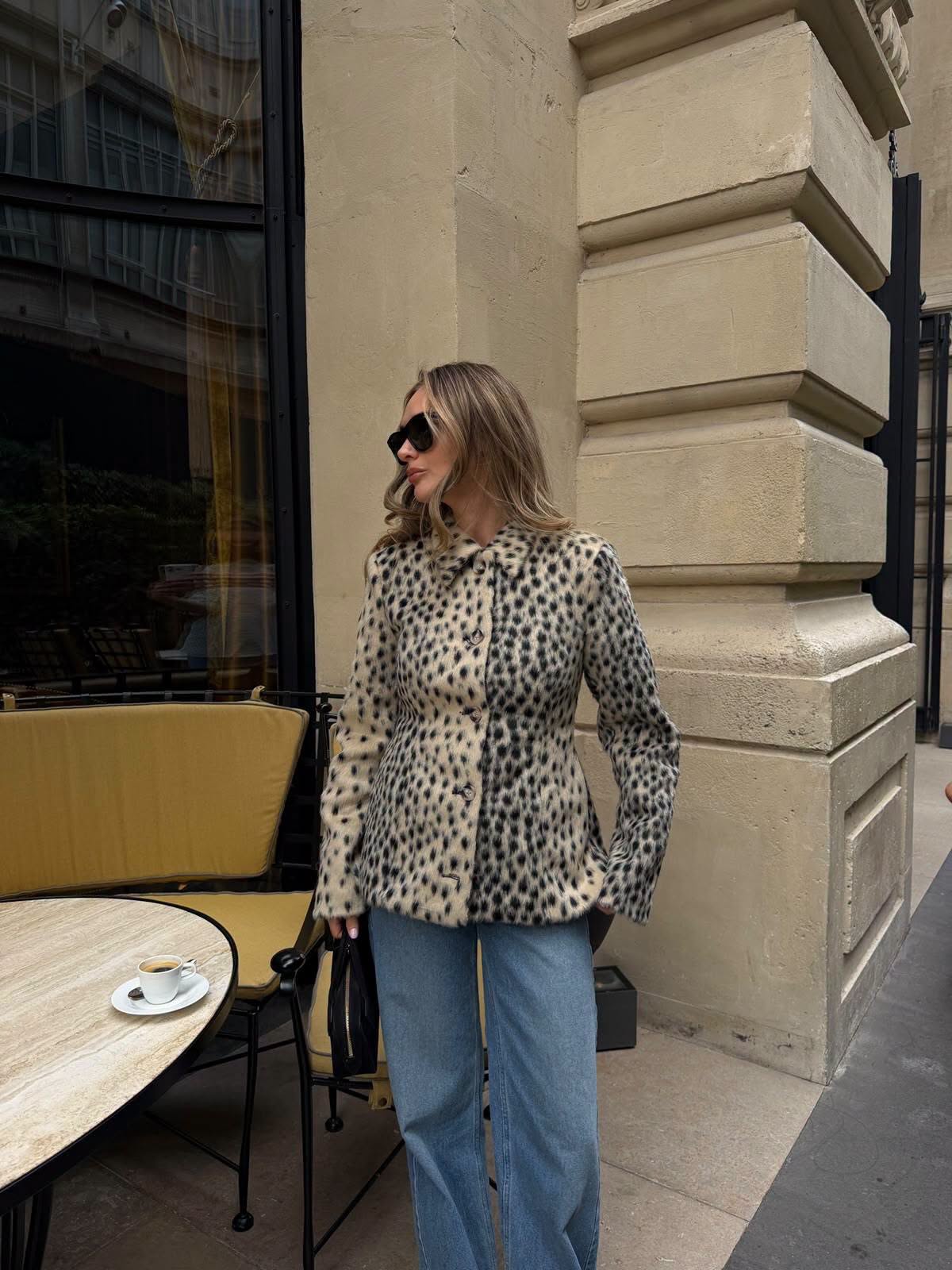 Cappotto in Pelliccia Sintetica con Stampa Leopardo e Revers