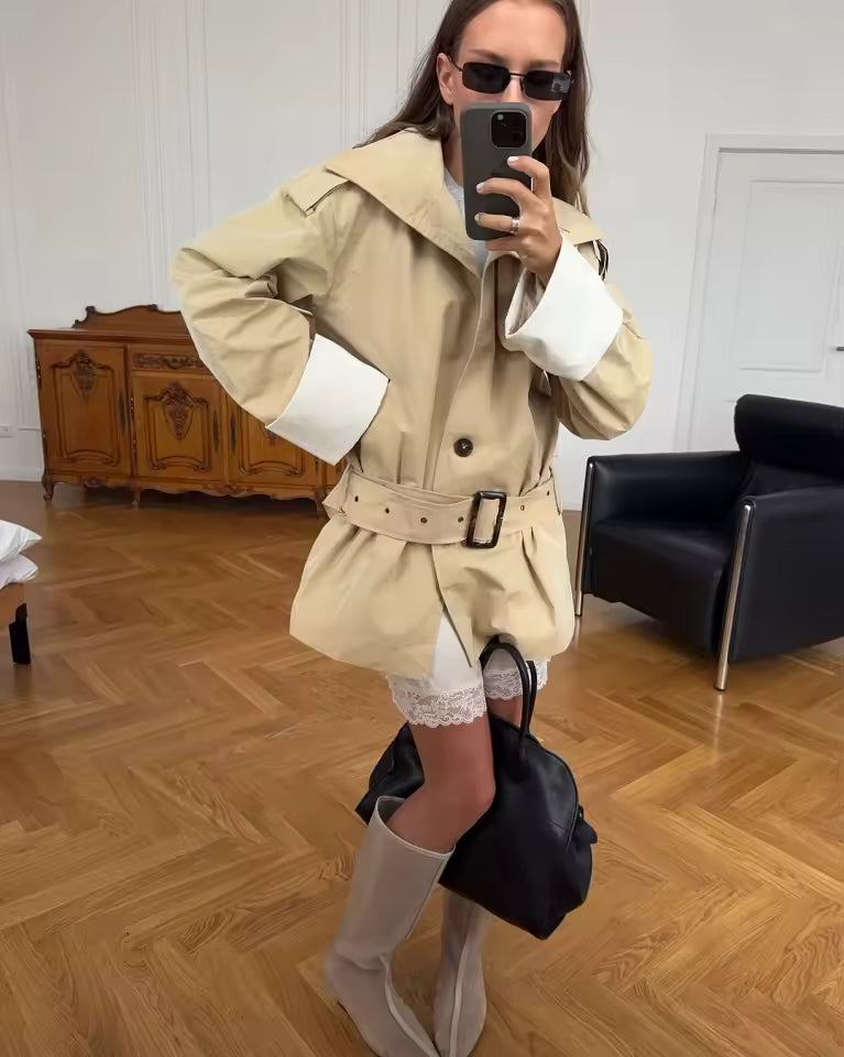 Trench con Cintura e Polsini a Contrasto