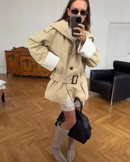 Trench con Cintura e Polsini a Contrasto