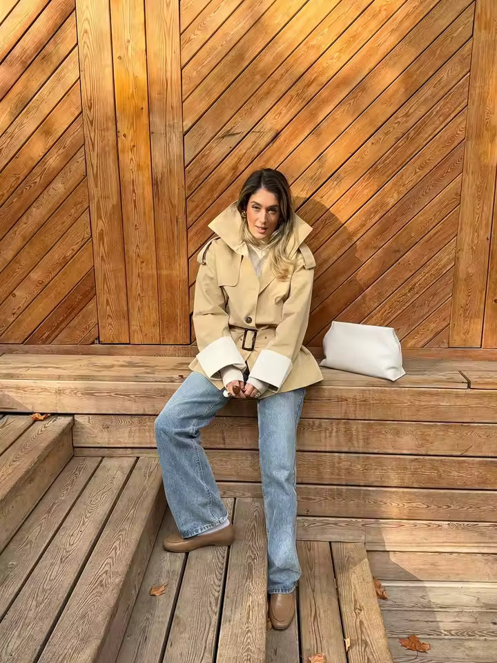 Trench con Cintura e Polsini a Contrasto