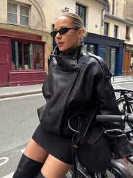 Asymmetrische Jacke mit Knopf und Tasche