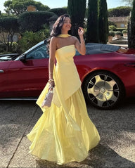Adela Robe Maxi Asymétrique Transparente avec Écharpe