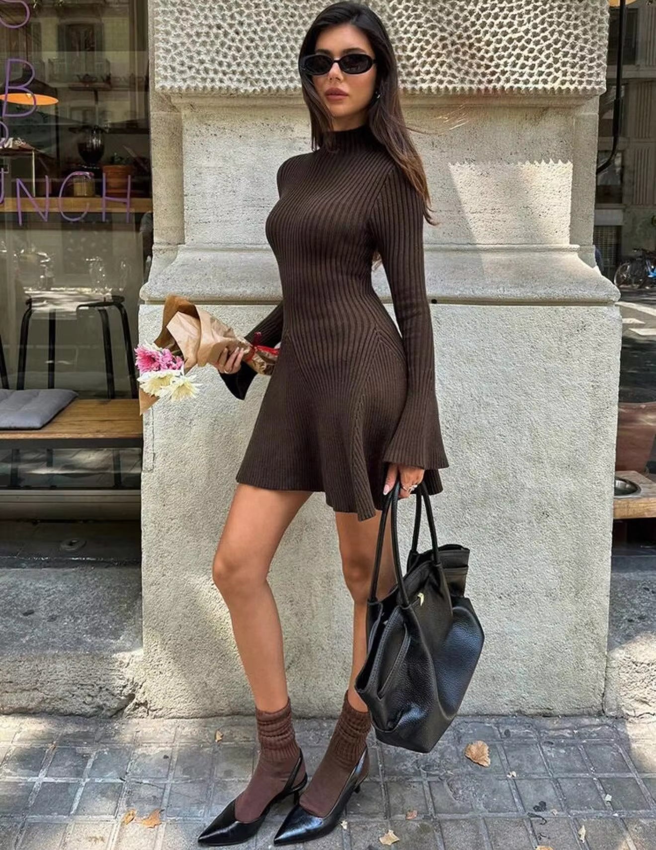 Glockenärmel-Strickkleid aus Rippstrick