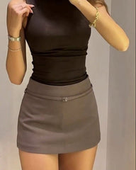 Lässiger Skort mit seitlichem Reißverschluss und Gürtel