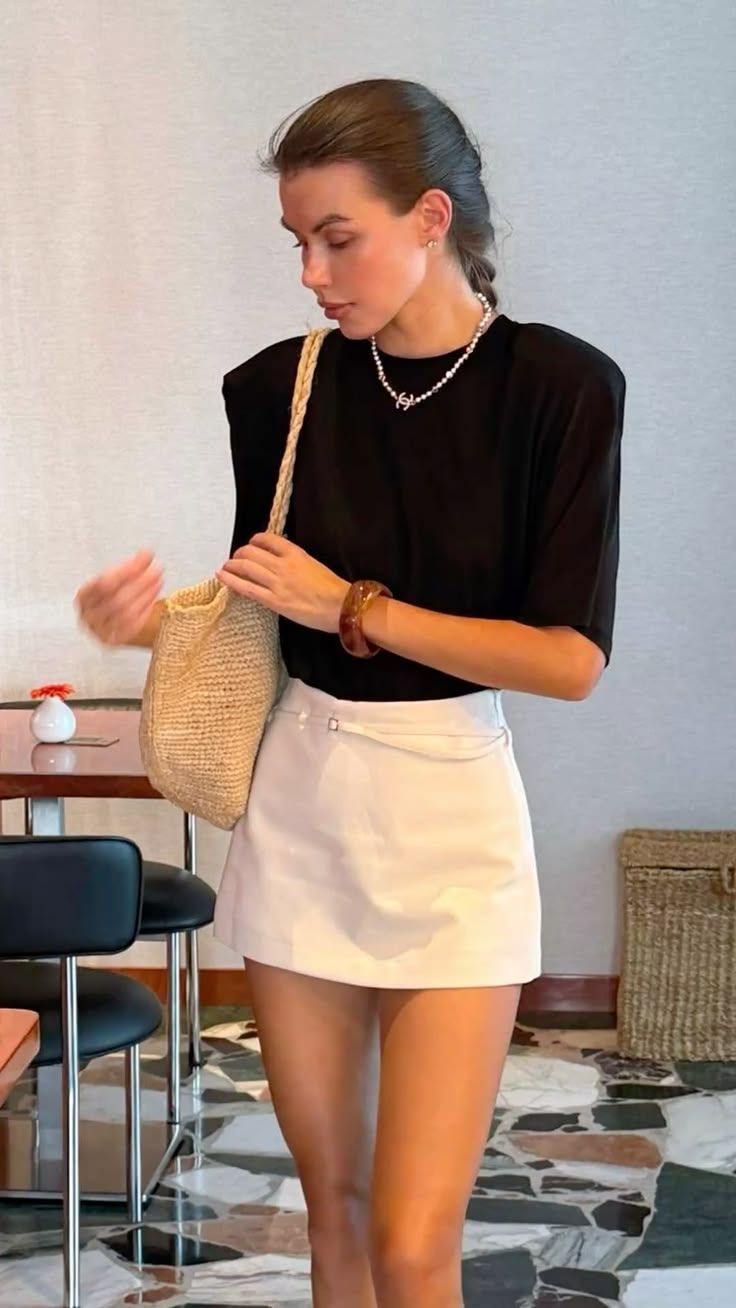 Lässiger Skort mit seitlichem Reißverschluss und Gürtel