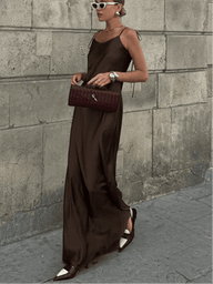 Adina Vestito lungo in satin scollato sulla schiena