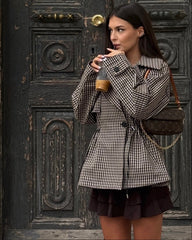 Klassischer kurzer Trenchcoat aus Vichykaro mit Kordelzug