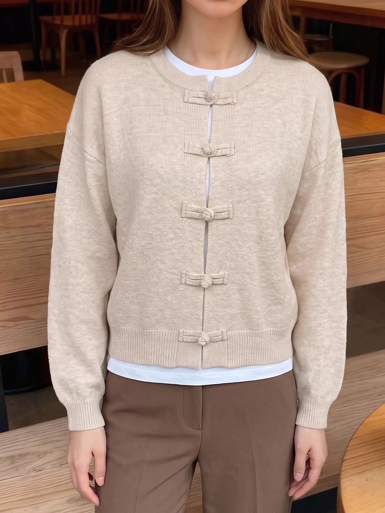 Klassische Strickjacke mit Knebelknöpfen