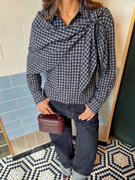Chemise longue classique à manches longues avec foulard noué