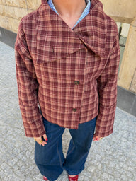 Manteau à col montant à carreaux classique