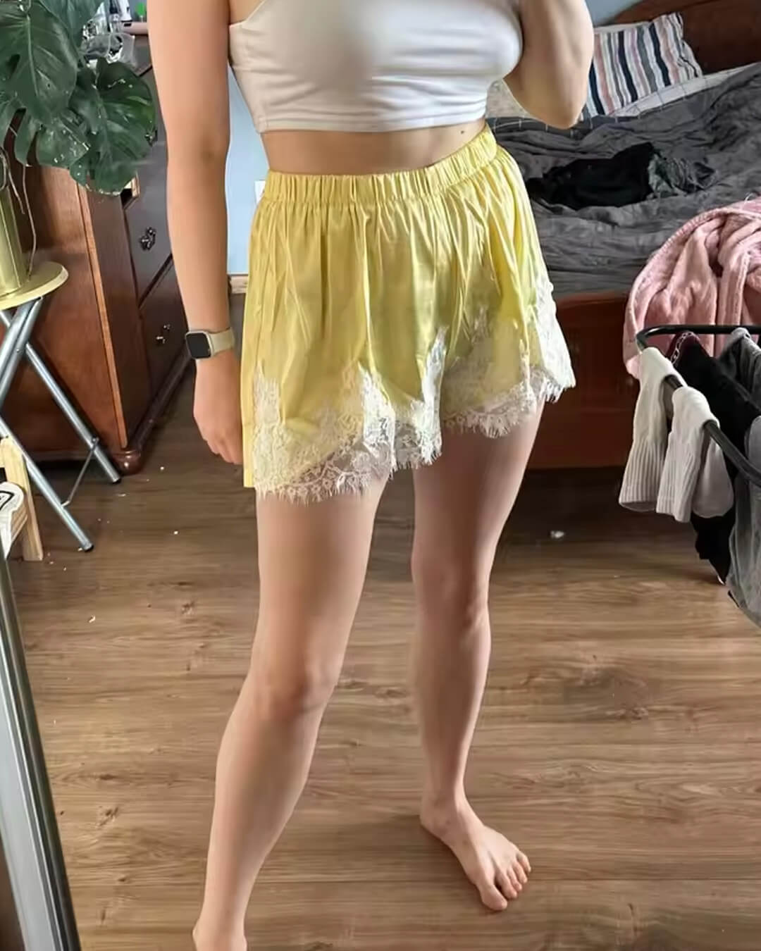 Eva – Elastischer Bund Spitzen-Patchwork Satin-Shorts