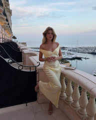 Aelwen abito lungo in satin con spalle scoperte