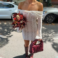 Schulterfreies Minikleid mit ausgestellten Ärmeln