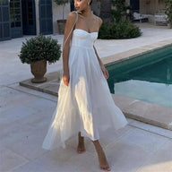 Emily, fliessendes, hoch tailliertes Stufen-Midi-Kleid