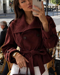Jacke aus Wildlederimitat mit hohem Kragen und Gürtel